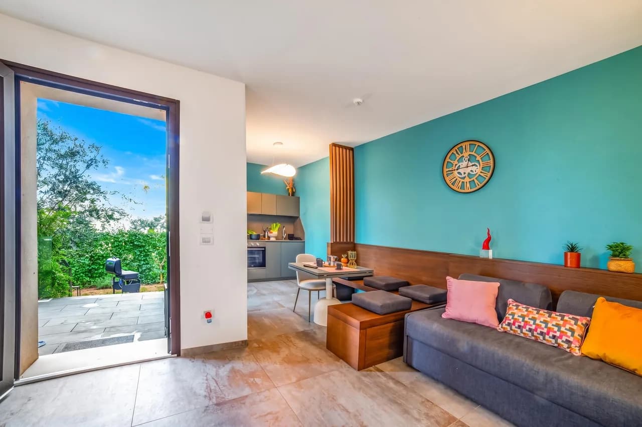 Boutique Apartment 3 bedrooms - Pool, Garden & Parking photo 5