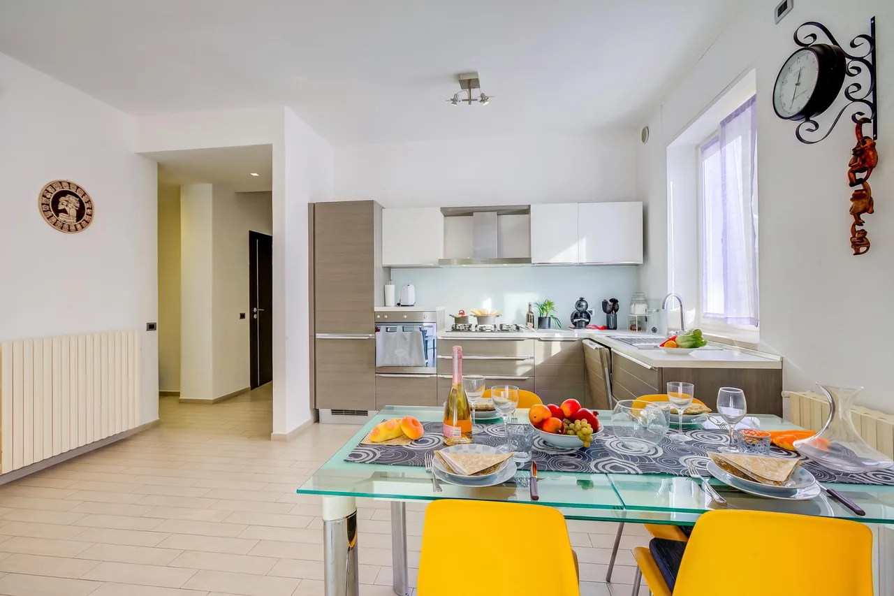 Modern Two-Bedroom Apartment in Laveno Mombello, photo 3