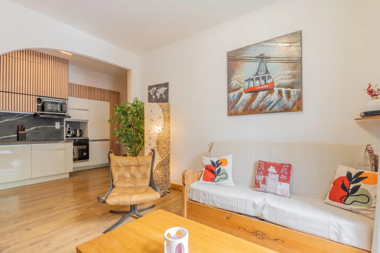 Chez Aline Chic Central Chamonix 1BR w/ Brévent Views, photo 2