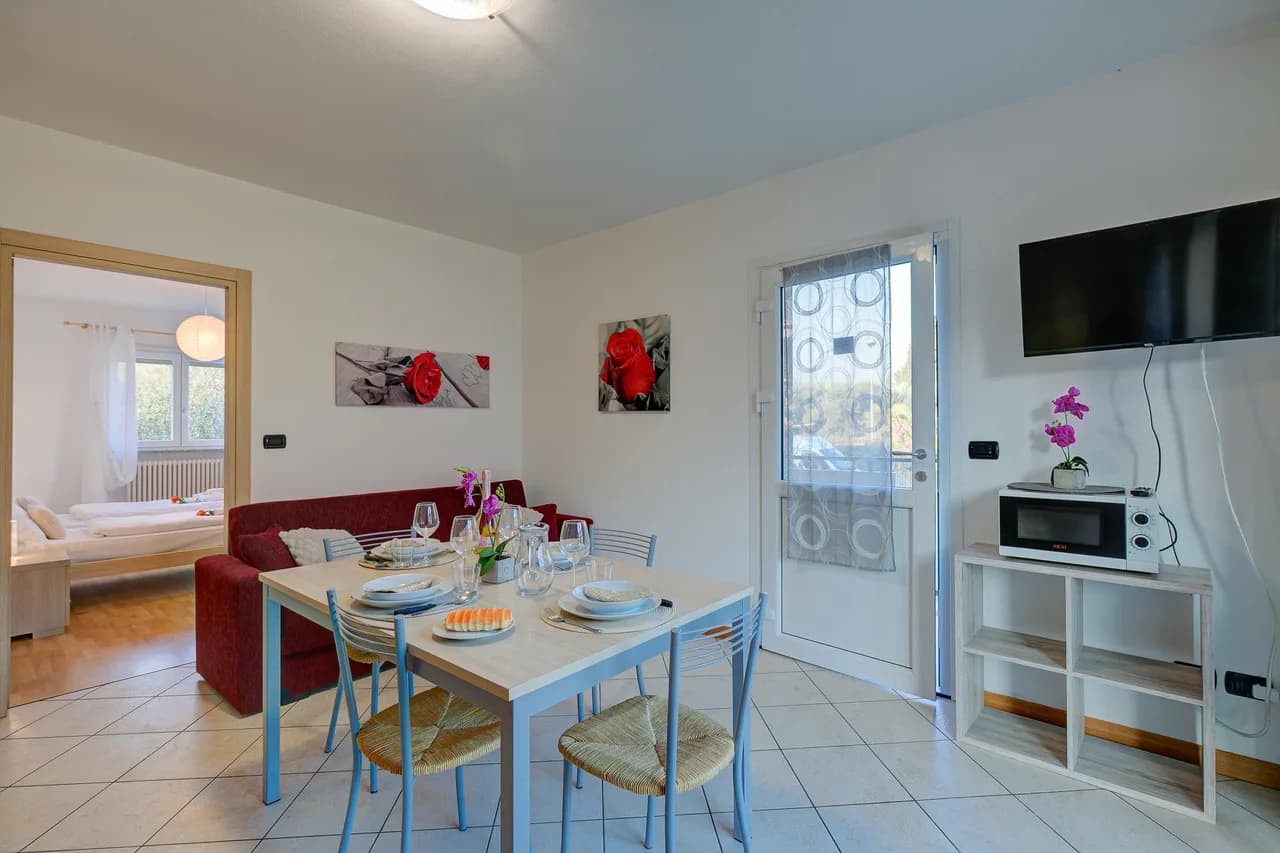 Charming Apartment with Shared Garden in Torbole sul Garda, Foto 4