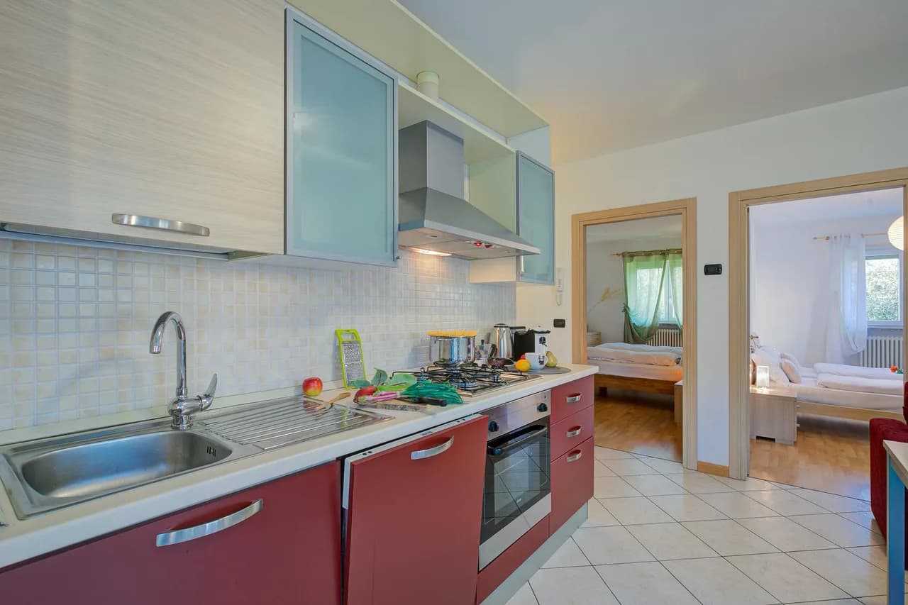 Charming Apartment with Shared Garden in Torbole sul Garda, Foto 5