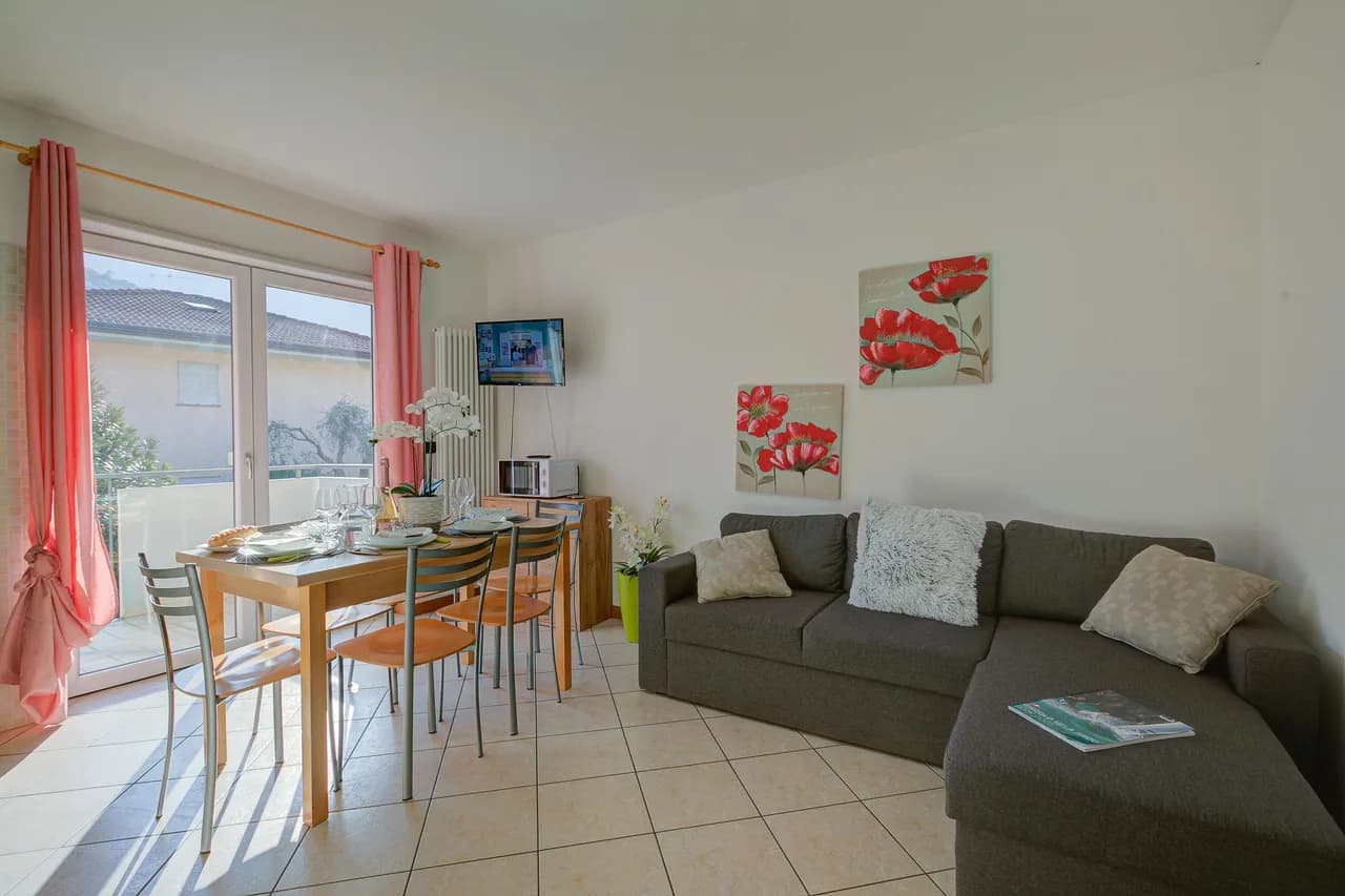 Charming Garden View Apartment in Torbole sul Garda