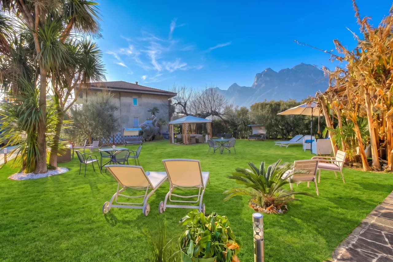 Charming Garden View Apartment in Torbole sul Garda, Foto 3