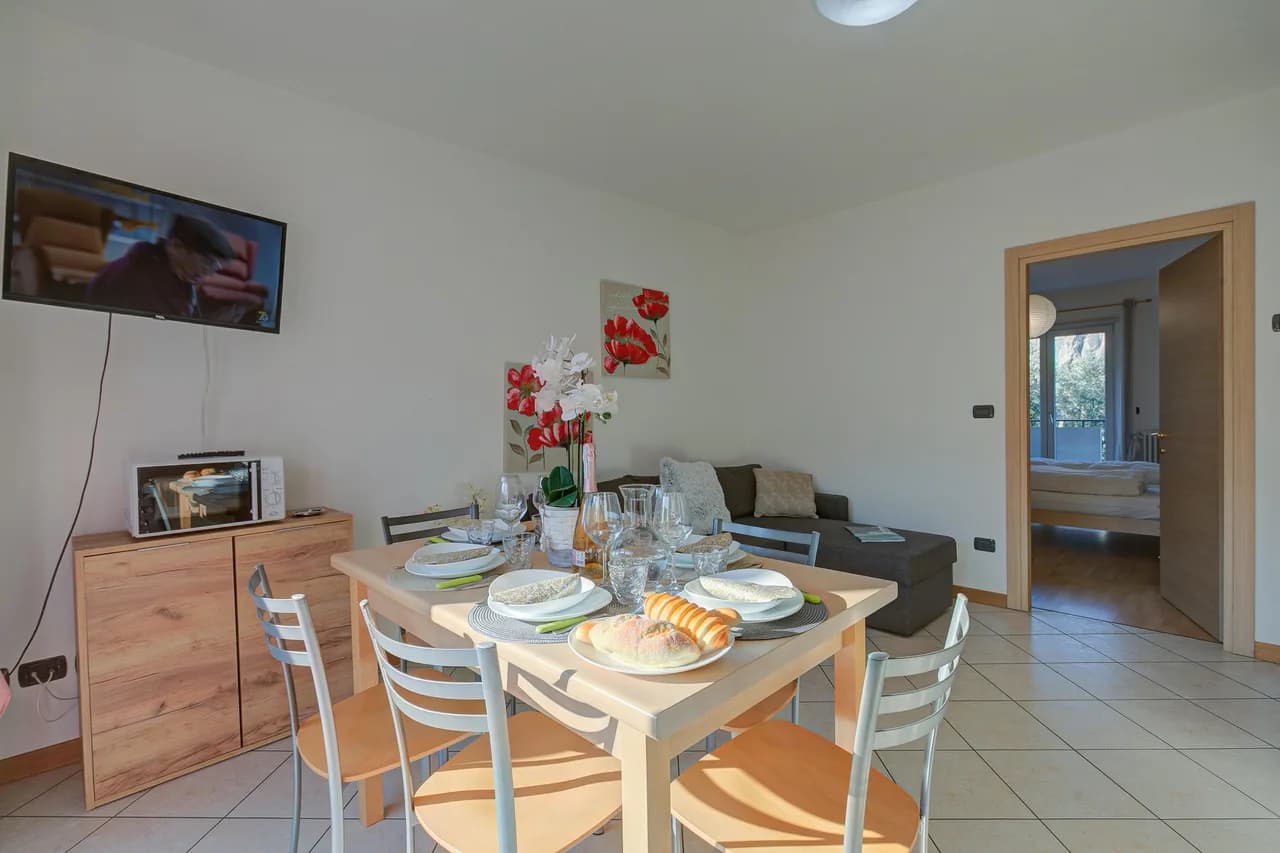 Charming Garden View Apartment in Torbole sul Garda, Foto 4
