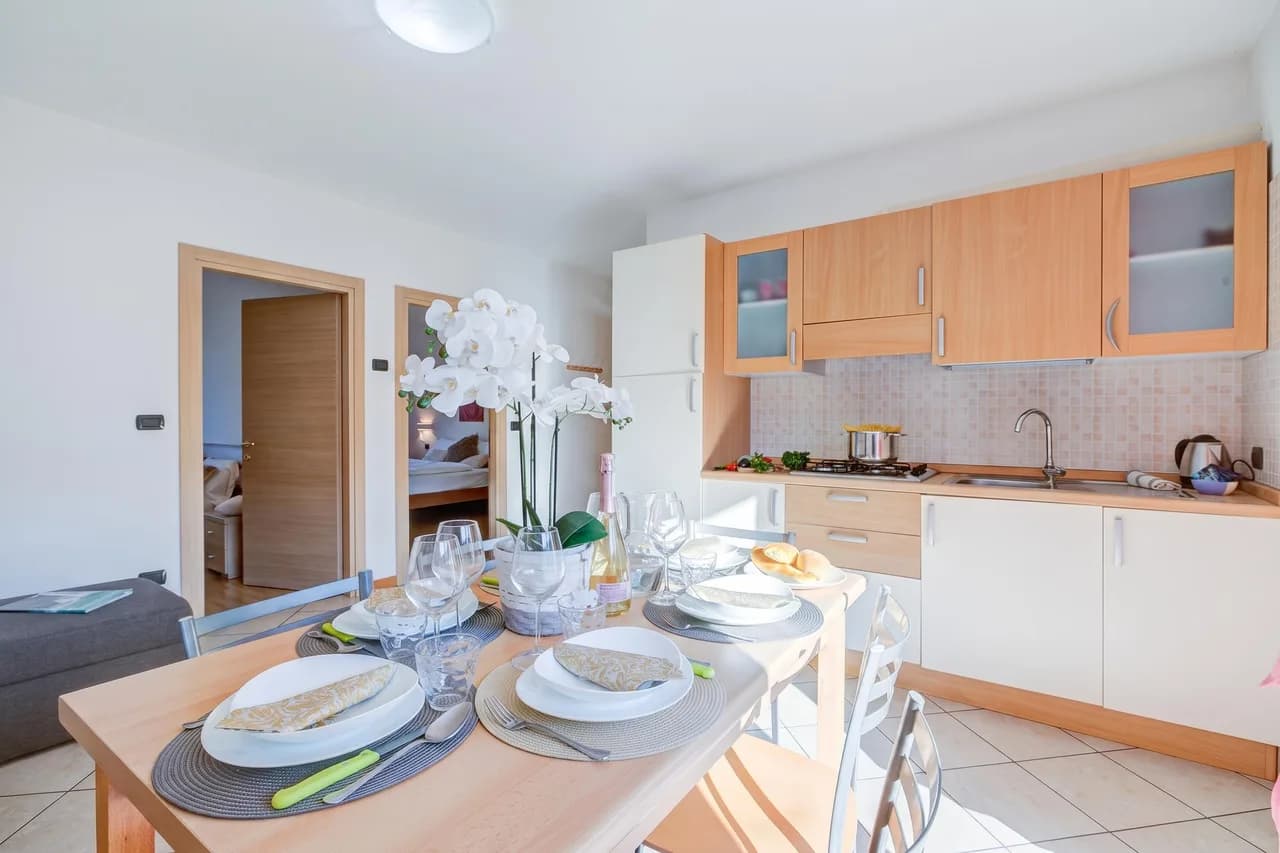 Charming Garden View Apartment in Torbole sul Garda, Foto 5