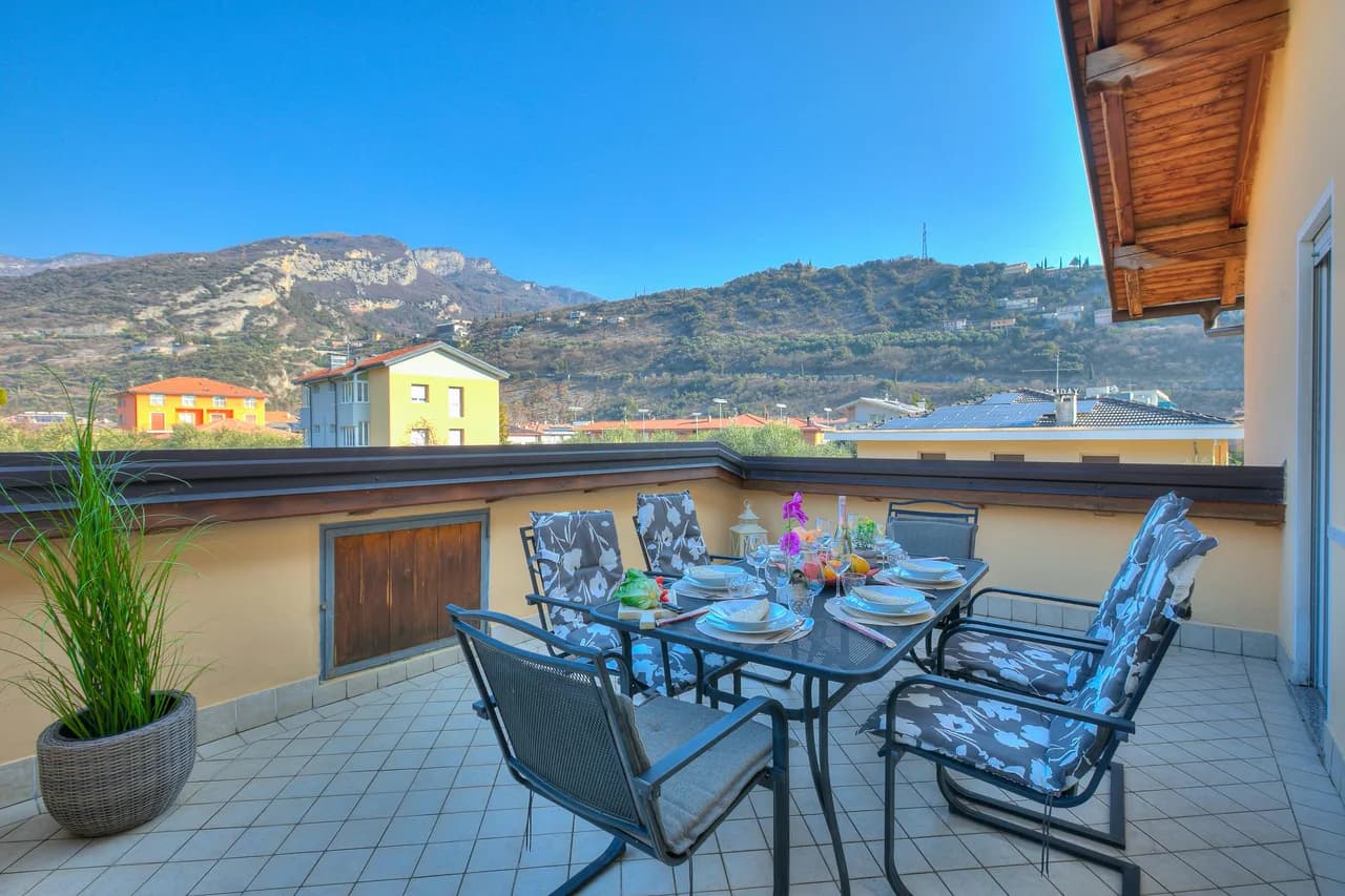 Shared Garden Apartment in Torbole sul Garda, Foto 2