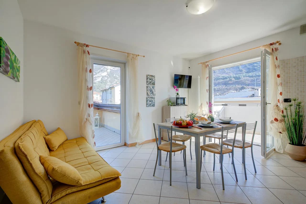 Shared Garden Apartment in Torbole sul Garda, Foto 4