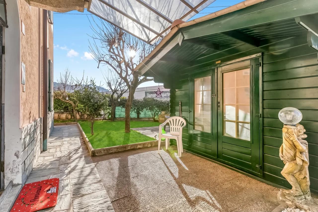 Apartamento Bee: Luino a Orillas del Lago con Comedor Exterior, foto 2