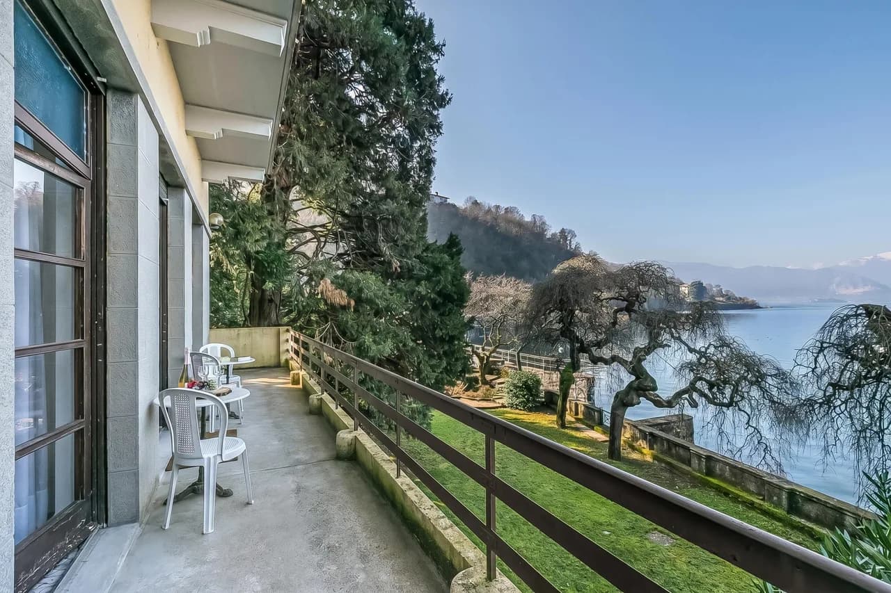 Lakefront Villa with Garden in Laveno Mombello, foto 2