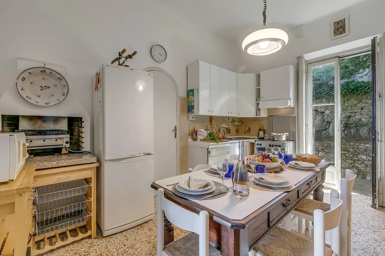 Lakefront Villa with Garden in Laveno Mombello, foto 5