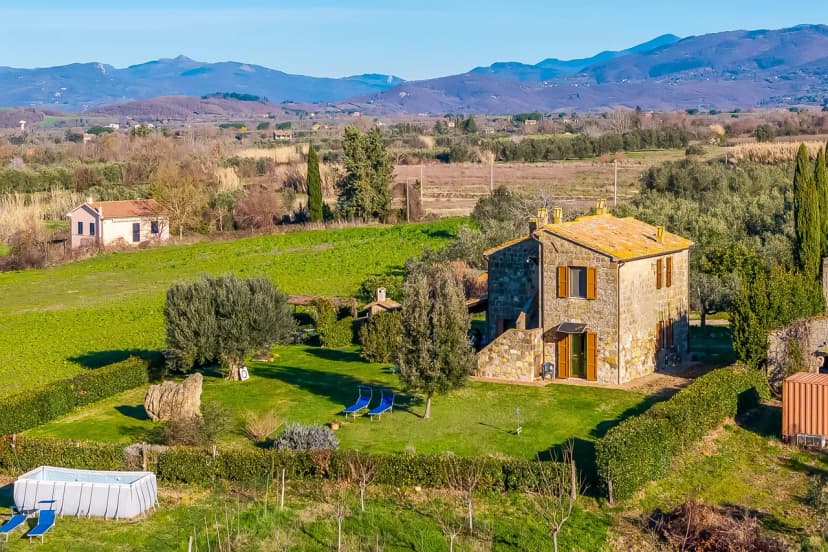 Casale Le Sorgenti - Farmhouse with Pool for 8