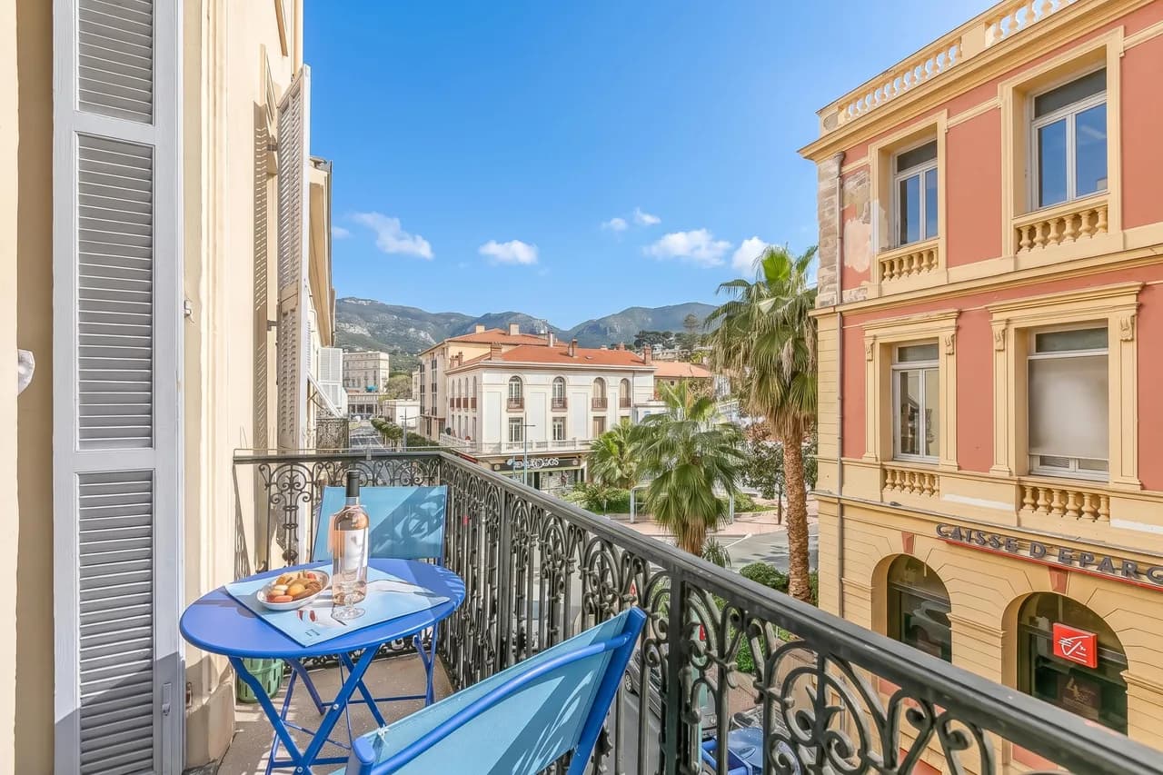 The Menton Townhouse with Balcony photo 2