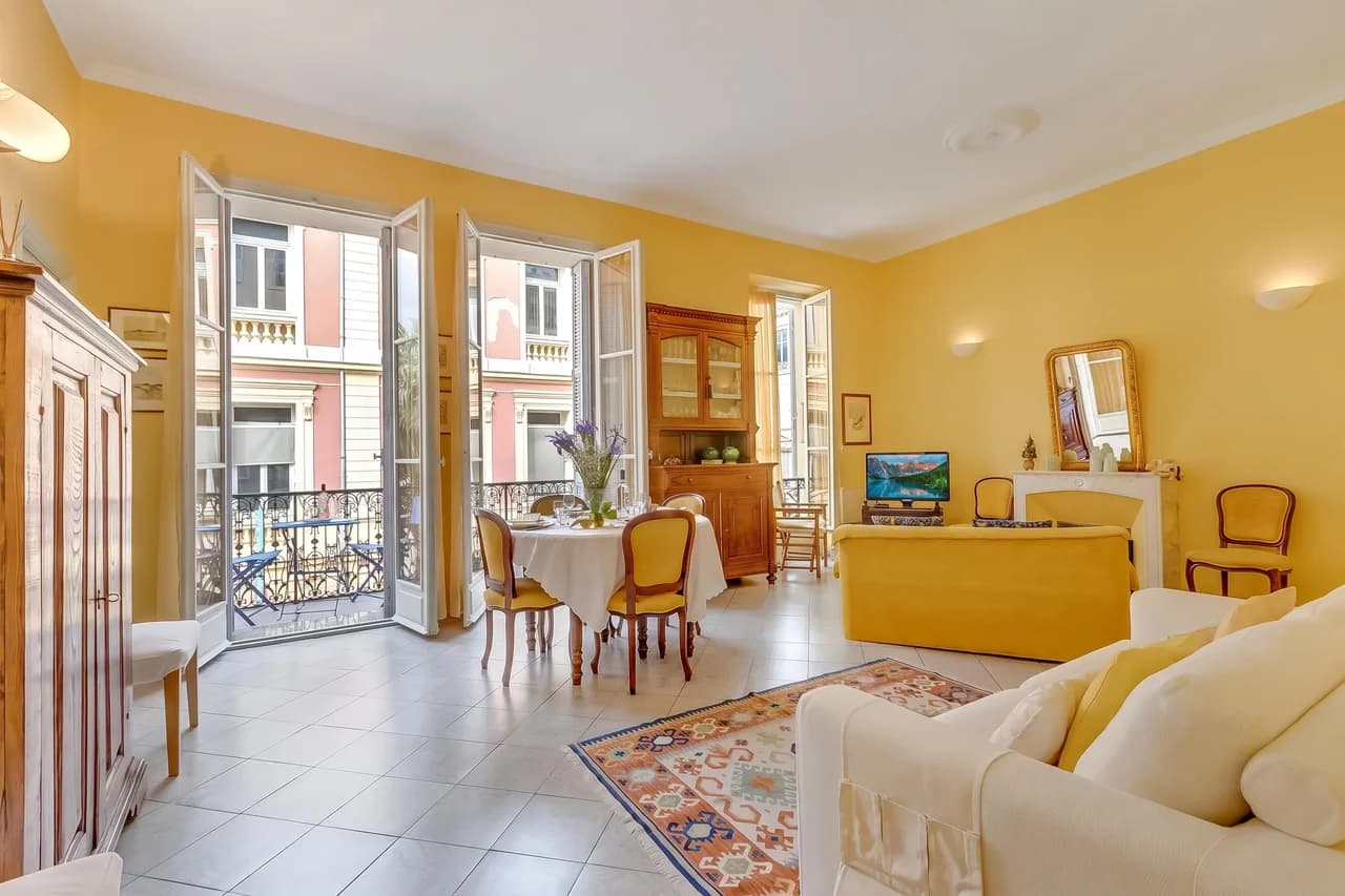 The Menton Townhouse with Balcony photo 3