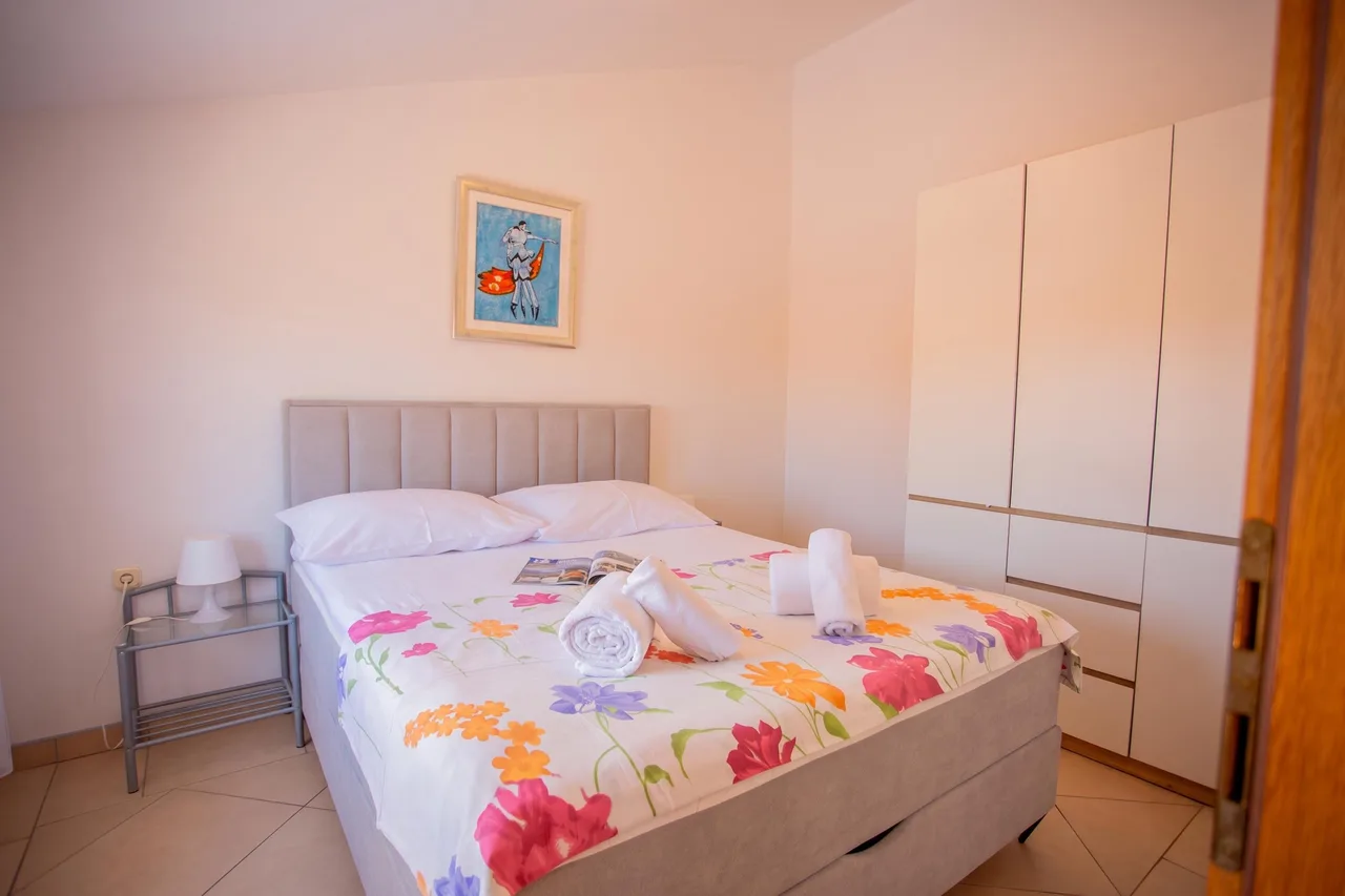 Lovely Apartment Vrsar 2 With Balcony photo 4