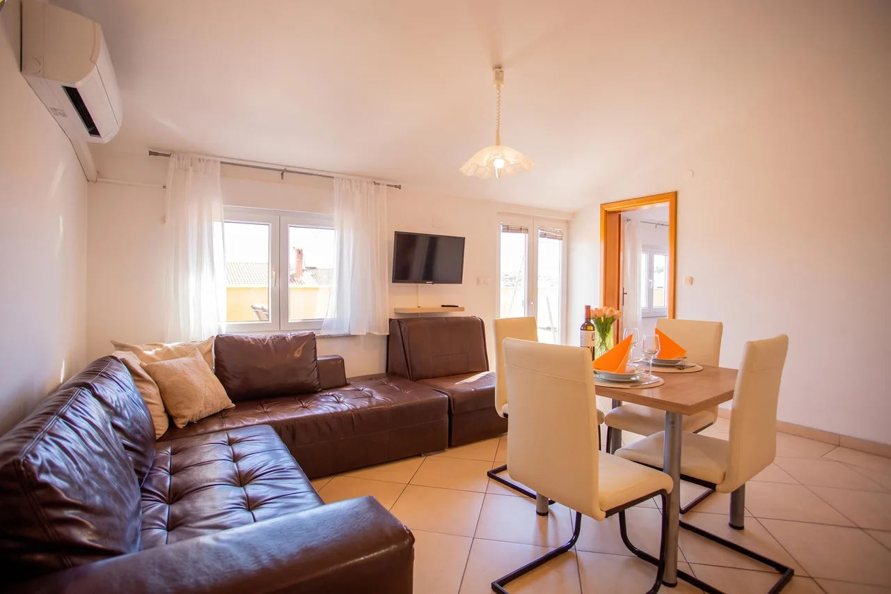 Lovely Apartment Vrsar 2 With Balcony photo 5