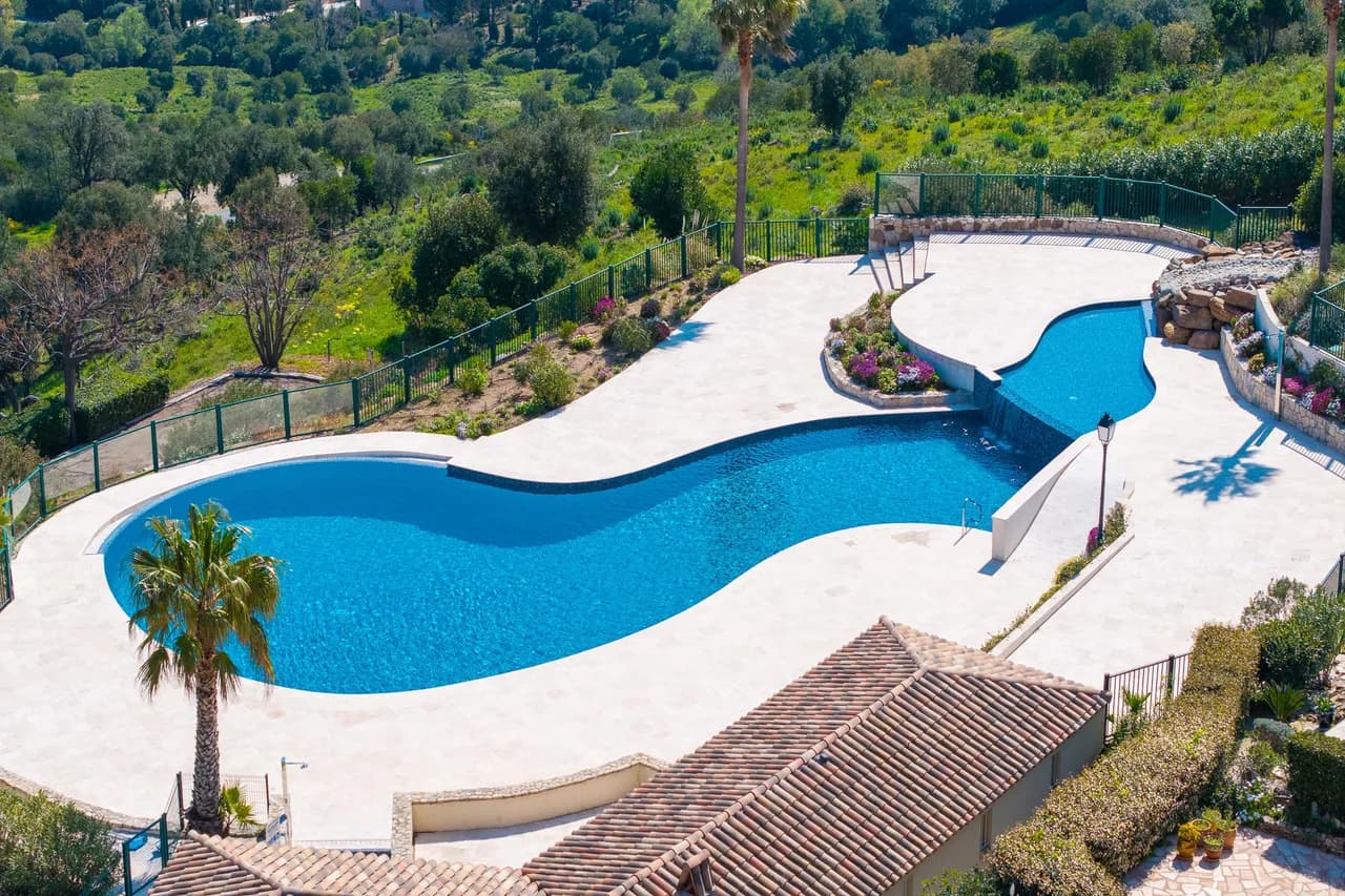 1 bedroom apt - Sea View & Pool photo 2