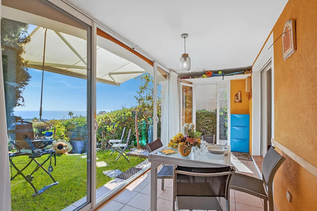 1 bedroom apt - Sea View & Pool photo 3
