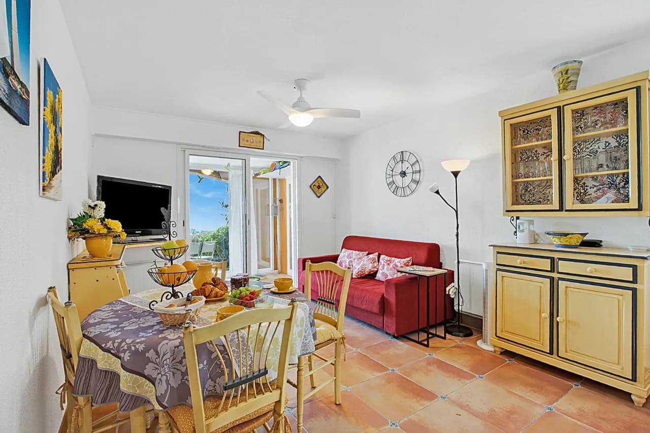 1 bedroom apt - Sea View & Pool photo 4