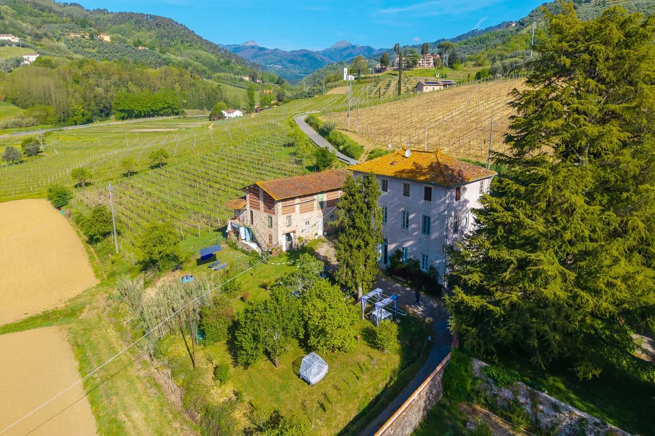 Lush Garden Vacation Home in Lucca photo 2