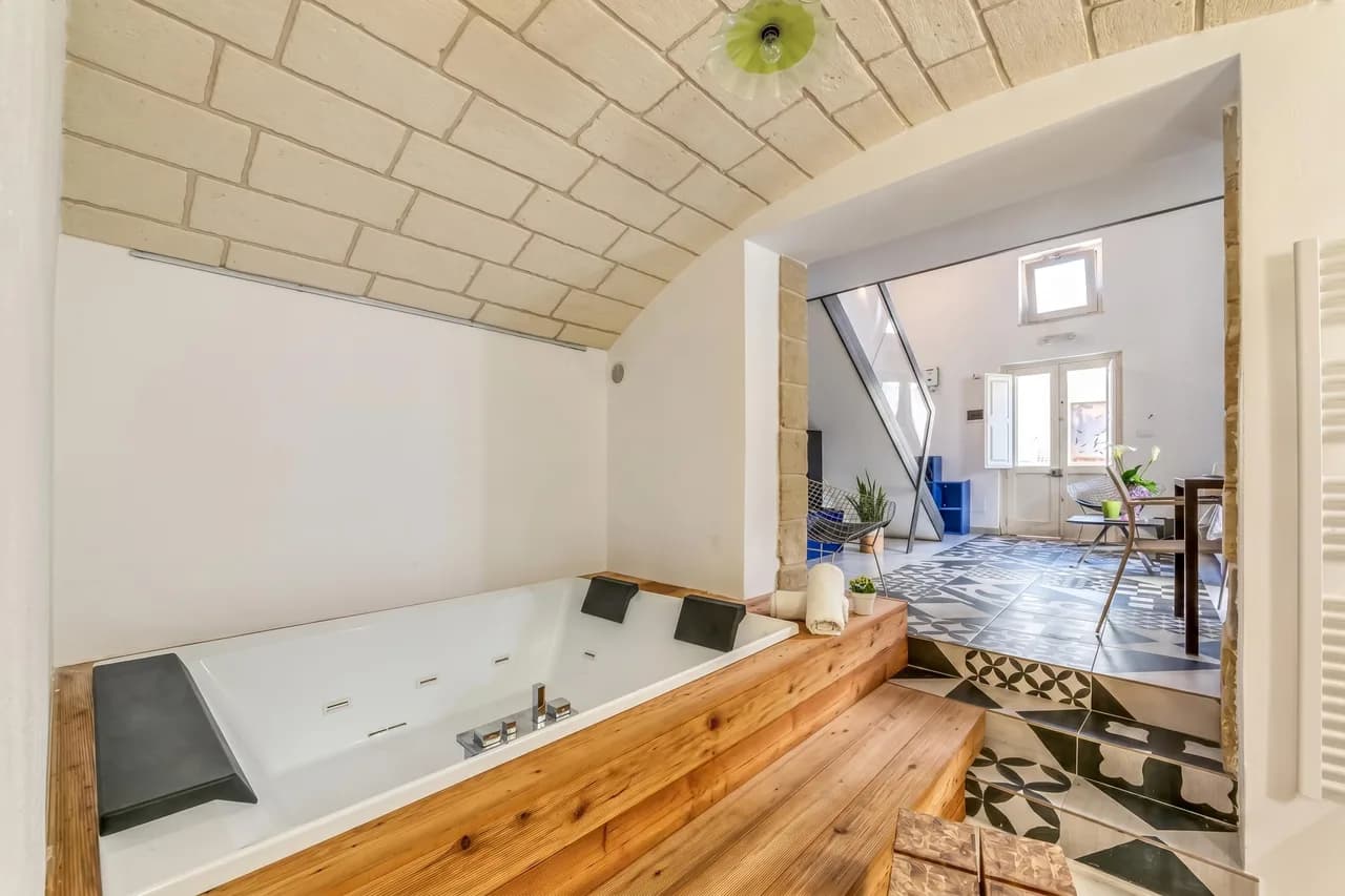 Suite Jacuzzi Martano avec Terrasse & BBQ, photo 2