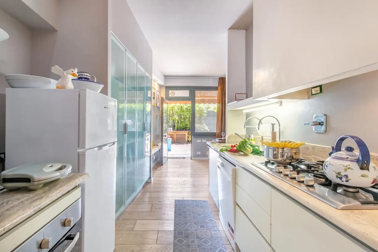 Charming Apartment with Private Garden in Torre del Lago, Foto 4