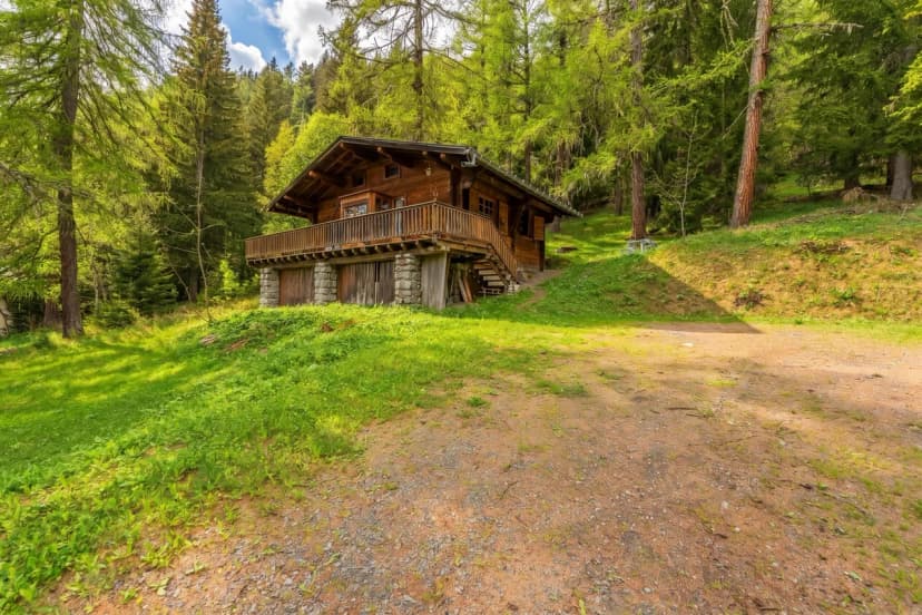 Chalet Petit Poucet 2BR Retreat in forest