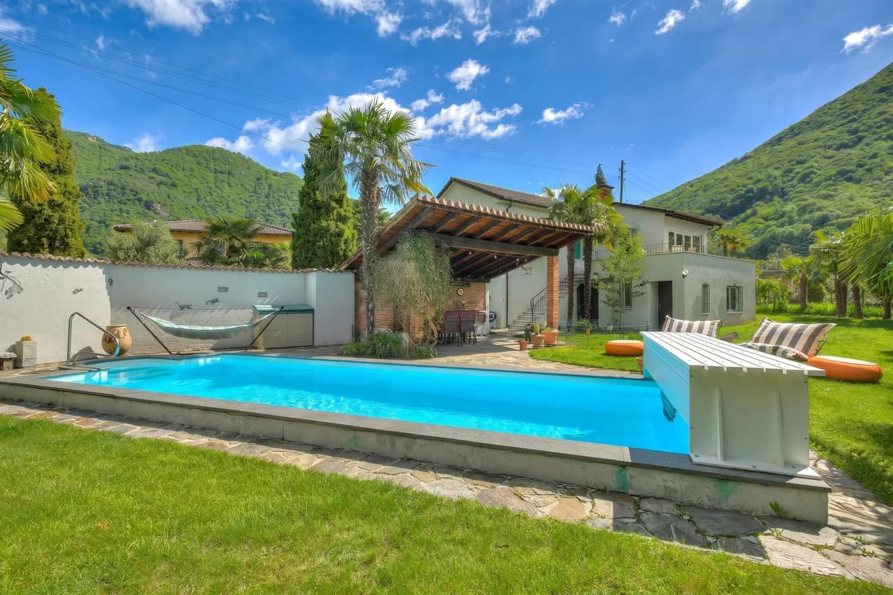 Secluded Garden Villa in Ticino
