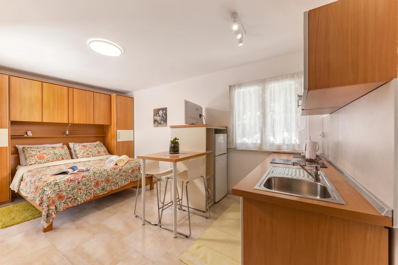 Beachside Villa Mia Studio Apartment photo 4