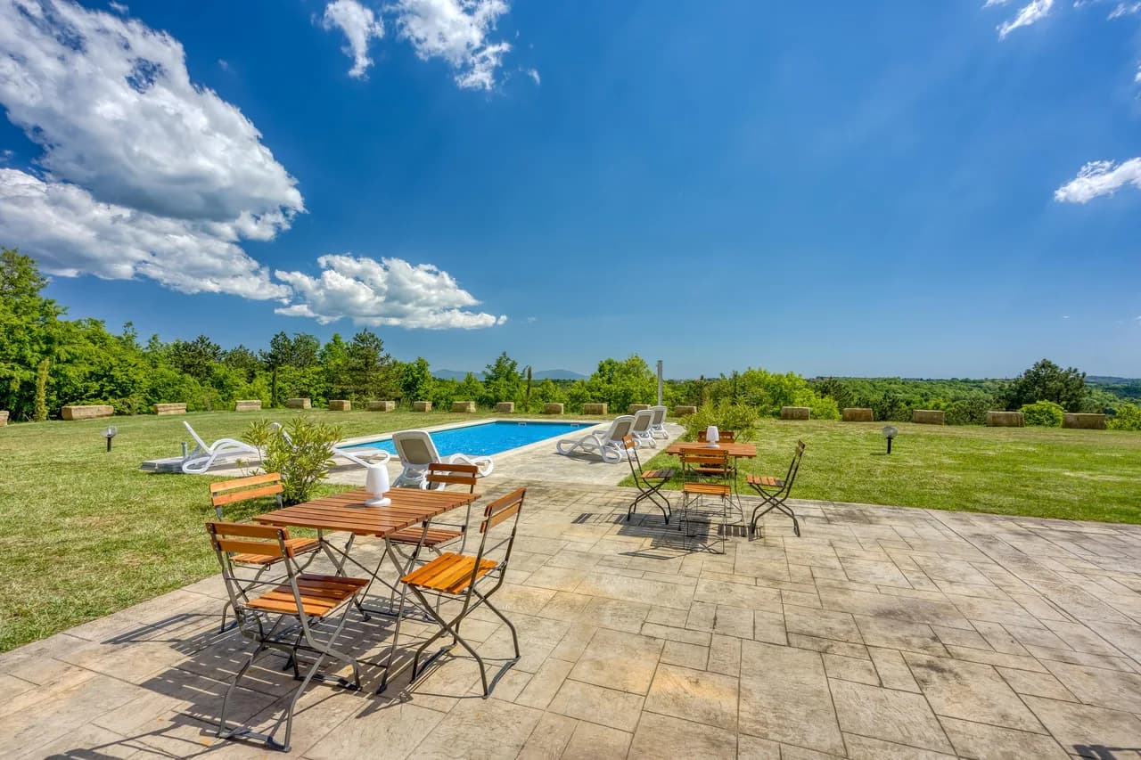 Tranquil Poolside Studio in Gračišče, photo 2