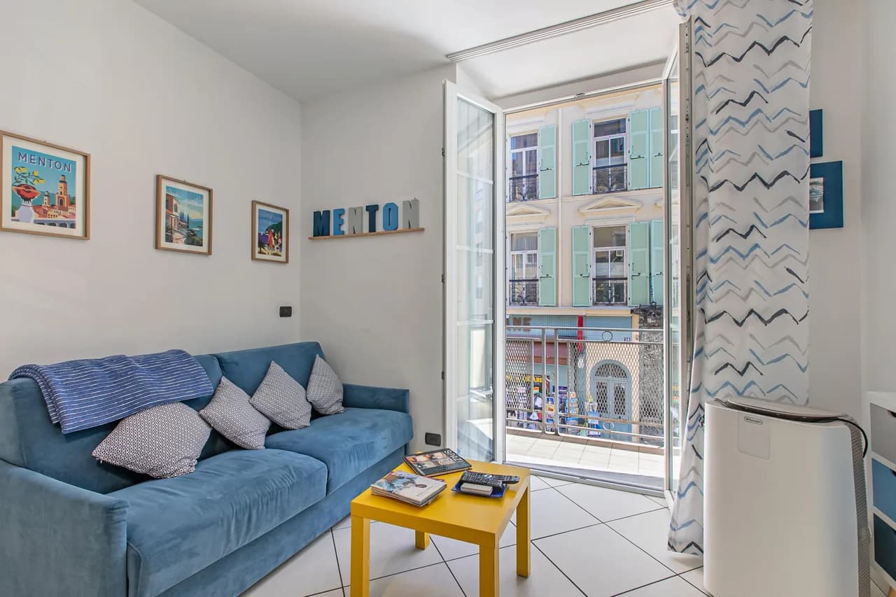 Super Central Apartment with Balcony photo 2