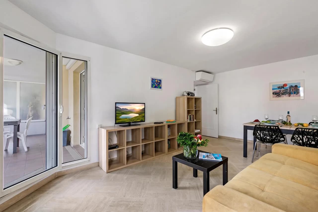 Daturas Bright Apt with Balcony photo 3