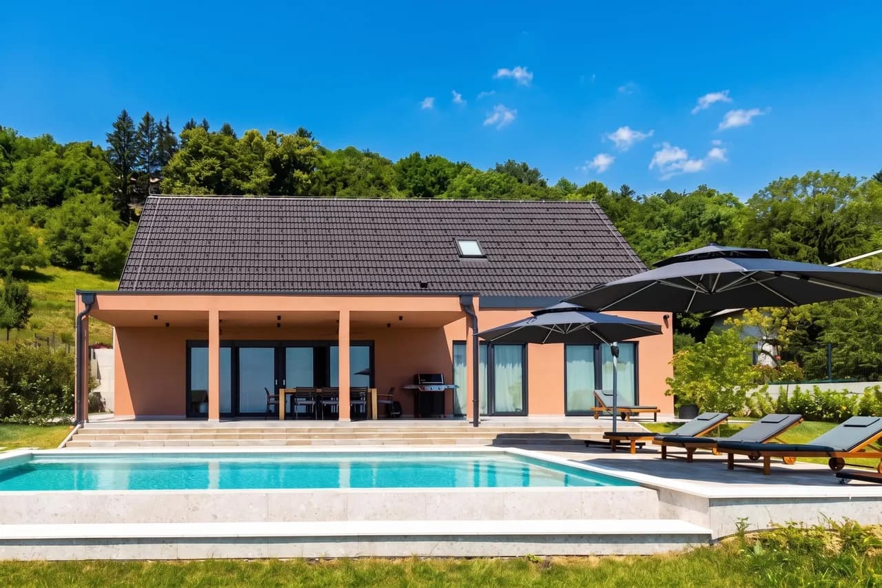 Vineyard Panorama Villa With Pool And Sauna