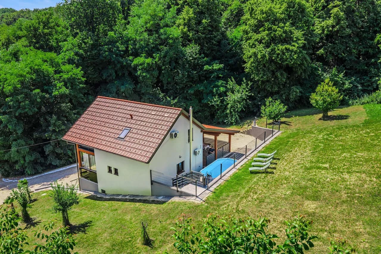 Greenwood Retreat With Hot Tub & Sauna