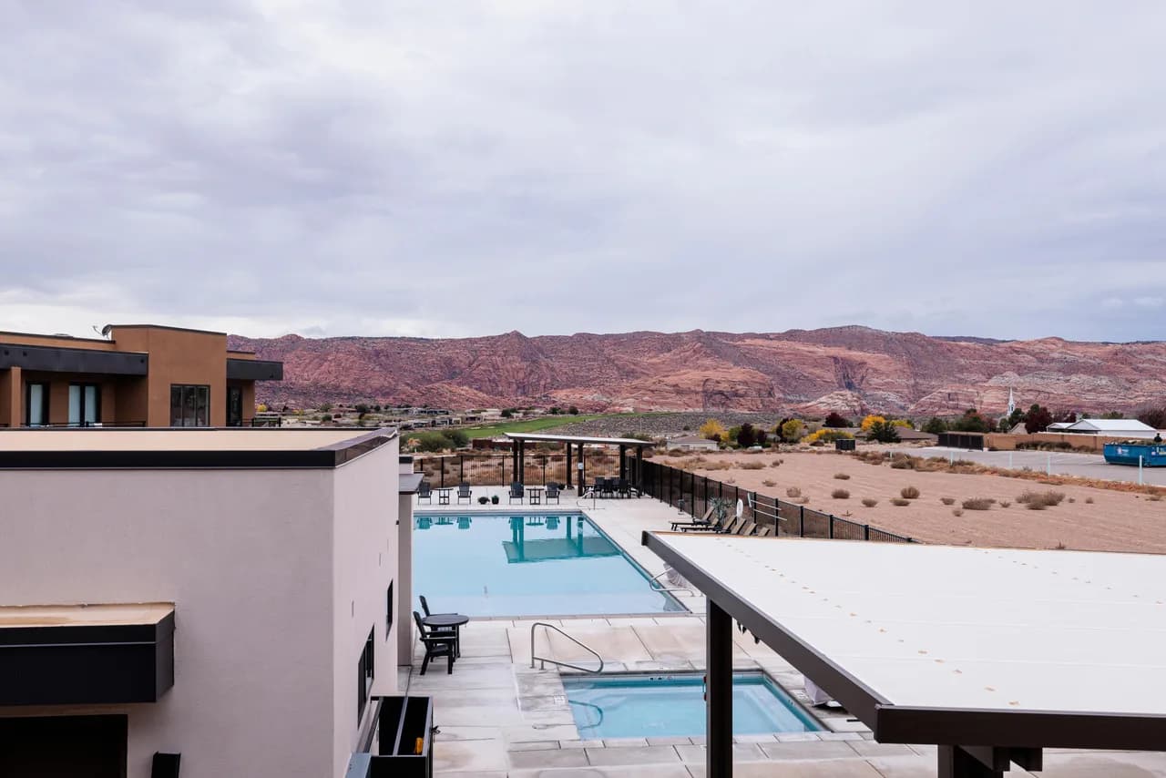 Hillcrest Pool House, Foto 2