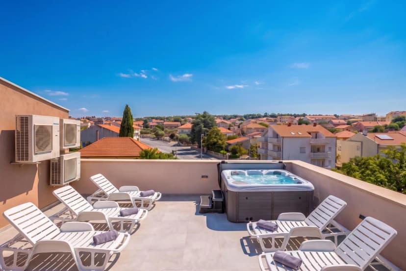 Zadar 3BR Penthouse /w Rooftop Terrace & Jacuzzi