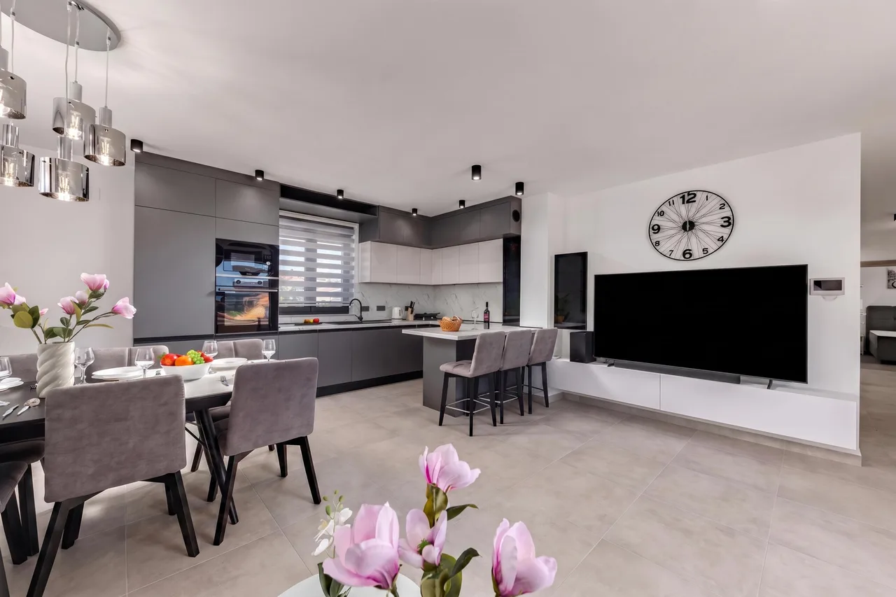 Zadar 3BR Penthouse /w Rooftop Terrace & Jacuzzi photo 3