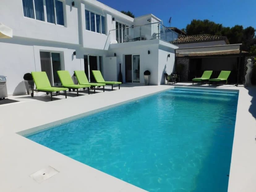 Luxury modern 4 BR VILLA next to Puerto Banus