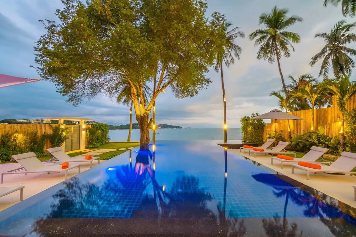 Villa de 10 Habitaciones en la Playa Más Exclusiva de Phuket