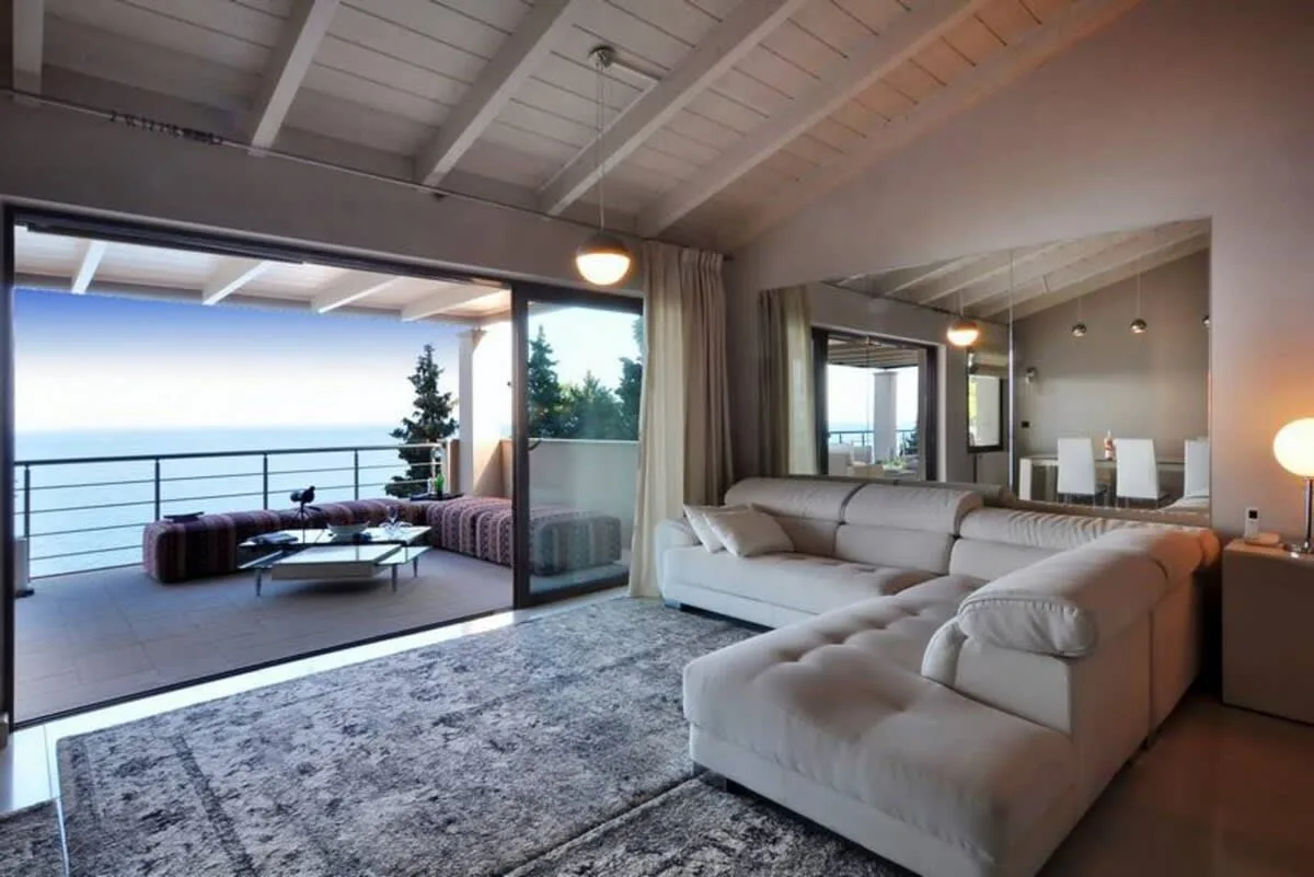 Luxuriöses Anwesen am Meer mit Pools, Foto 2