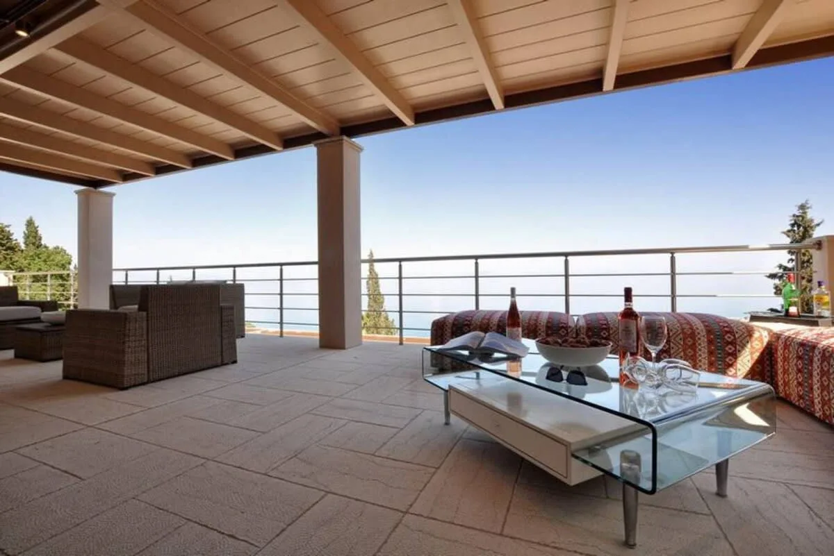 Luxuriöses Anwesen am Meer mit Pools, Foto 3