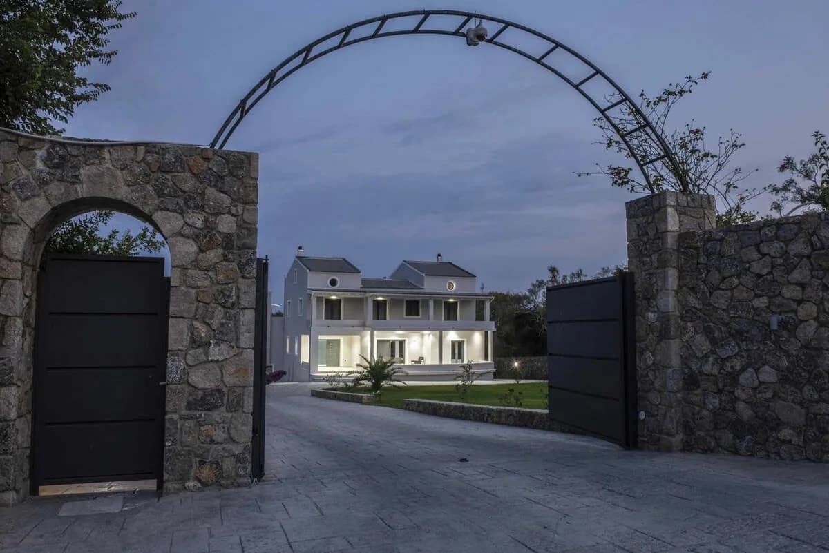 Villa Moderna de Lujo para 14 Huéspedes, Junto a Gouvia
