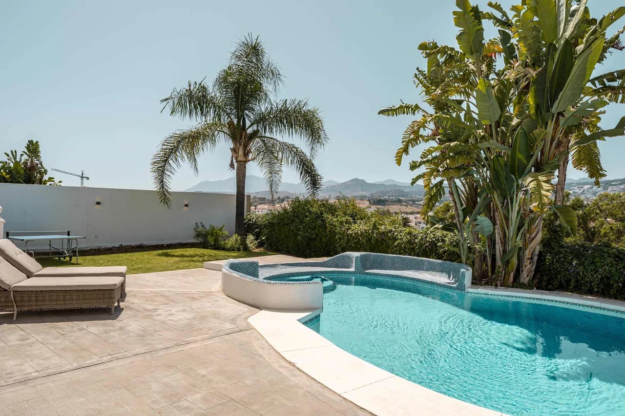 Beheizte Poolvilla mit Sonnenuntergangsblick in Marbella, Foto 2