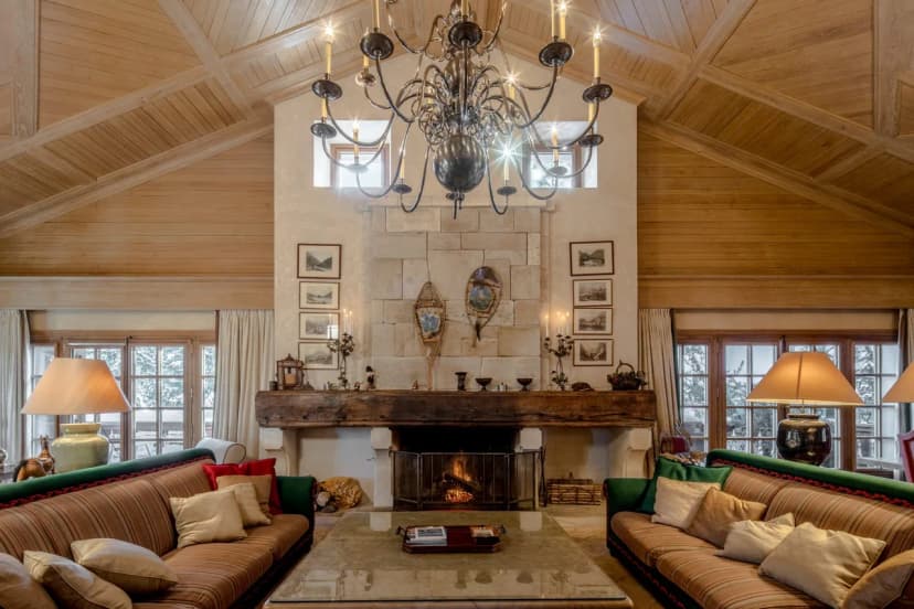 Stunning Deluxe Chalet with Pool and Wellness