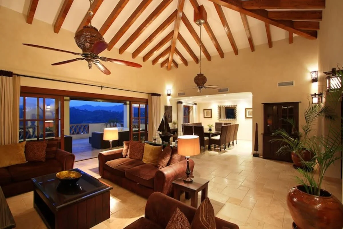 Exquisite 7-Zimmer-Villa mit großem Außenpoolbereich, Foto 2