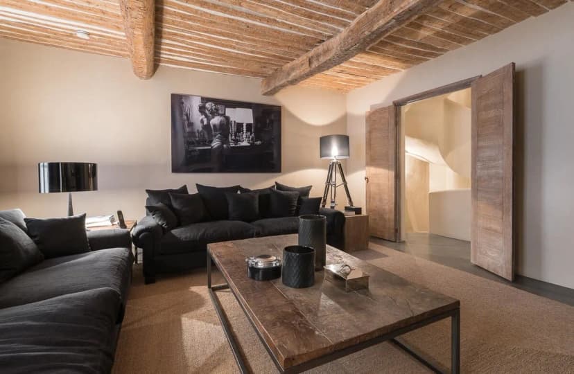 Remarkable Flat at the Heart of the Old Village