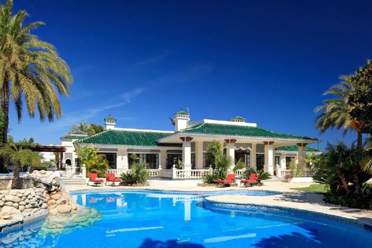 Luxuriöse 10-Schlafzimmer-Villa in Marbella