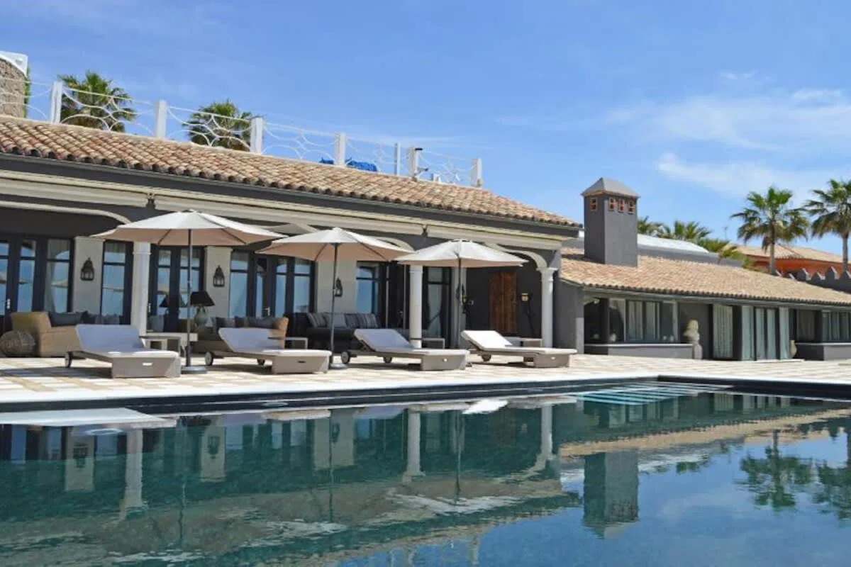 Die beste Villa in Los Monteros mit balinesischem Flair