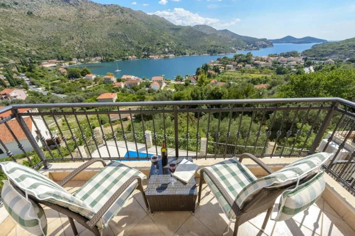 Villa familiale tranquille avec vue sur la baie de Zaton, photo 2