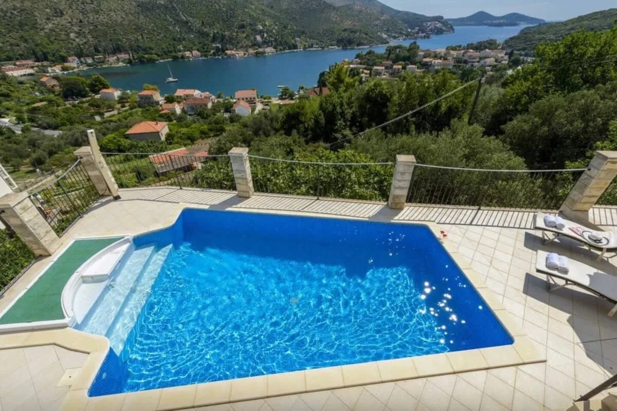 Villa familiale tranquille avec vue sur la baie de Zaton, photo 3