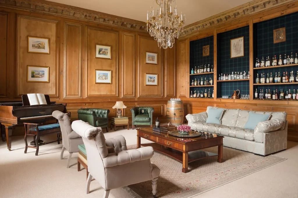 Mansión de Estilo Baronial con Instalaciones de Entretenimiento, foto 5